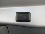 パワーバックドア装備!!スイッチ操作でバックドアを自動開閉でき、とても便利です!