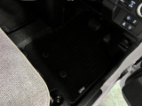 嬉しい純正フロアマット付き♪ 状態も良好です(^^♪