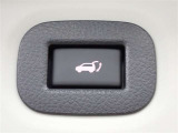 パワーバックドア装備!運転席からワンタッチで自由にバックドアを開閉。荷物を積み下ろしもラクチンです