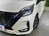 【LEDヘッドライト】悪天候や夜間走行時も良好な視界を確保し安心して運転できる高輝度LEDヘッドライトを装備!点灯速度が早く、消費電力も抑えられています。