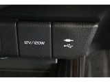 『U-Carつるた店はサービス工場も併設』 ※3ストール設備で買った後の整備も安心です※ 『U-Carつるた店はau携帯ショップも常設』 ※営業時間 AM9:30-PM5:00まで※