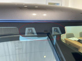 デュアルカメラブレーキサポート(DCBS) フロントガラス上部にあるセンサー部です。ステレオカメラで車両前方の状況を検知し各種制御を行います。衝突被害軽減ブレーキ・誤発進抑制機能・車線逸脱警報機能 等