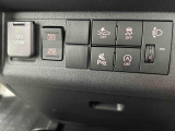 運転席の下部に、安全支援機能の設定スイッチが集約されています。