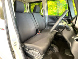 運転席シート廻りは使用感も少なく、良好な状態となっています。丁寧に使われていたことがよくわかりますね。