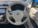 インテリアに合わせたデザインのステアリングは、運転される方のことも考え、運転しやすい形状、大きさです。是非一度、実際に触ってお確かめください。