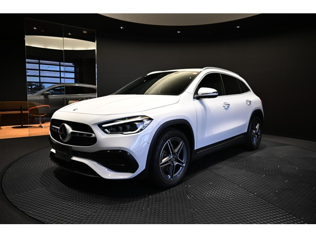 GLAクラス GLA200d 4マチック AMGラインパッケージ 4WD