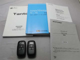 取説・メンテナンスノート・スマートキーの3点セットです。