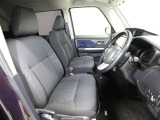 ゆったり室内で運転もしやすいです♪使い勝手の良い配置も考えられています!!