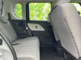 後席もゆったりとしたスペースが確保されており、快適な移動が可能です。家族や友人とのお出かけにも最適です。