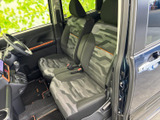 運転席からの視界は良好で、安全運転をサポートします。使いやすい配置のスイッチ類も魅力。快適な運転環境です。