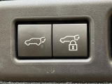 【パワーバックドア】スマートキーや運転席のボタンを押すだけでリアゲートが自動で開閉します!荷物を持っている時や、高い位置にあるバックドアを閉める際に便利な機能です♪