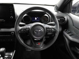 各操作スイッチなどもハンドルから手を放すことなく操作可能で安全運転に支援いたします!