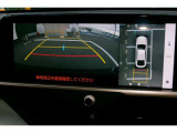 パノラミックビューモニターにアンダーフロアビューを追加。車両直下およびタイヤ付近のアンダーフロア映像を表示して駐車やすり抜けをサポートします。