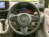 握りやすいステアリングは、運転操作をサポート。快適なドライビングポジションを追求しました。