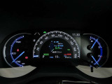 運転に役立つ情報を分かりやすく表示するマルチインフォメーションディスプレイを中央に配したとても見やすいメーター