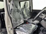 高いホールド性で運転姿勢が安定します。長距離ドライブでも疲れにくいのが魅力です。快適なドライビングライフをお送りください♪