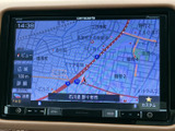 地図上に現在地や道路が表示され、行き先までのルート確認に活用できます。縮尺や表示を切り替えられるメニューもあり、目的地周辺の確認など日々のお出かけをサポートします。