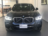 【BMWの伝統-1】BMWの特徴的な&ldquo;キドニーグリル&rdquo;は、80年以上続く伝統の形でございます。変わらないこだわりのデザインが、プレミアムブランド&ldquo;BMW&rdquo;を創り出します。