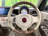 インテリアに合わせたデザインのステアリングは、運転される方のことも考え、運転しやすい形状、大きさです。是非一度、実際に触ってお確かめください。