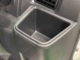 運転席ドリンクホルダー付いてます