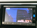 テレビ番組を画面で視聴でき、停車中の待ち時間も車内で過ごしやすくなります。映像が見やすく表示され、休憩時などに楽しめる便利な装備です。視聴は停車中にご利用ください。