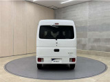 リヤ、後ろから見るとまた車の印象が変わってきますね☆☆