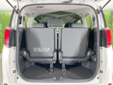 普段のお買い物や通勤、送迎等に十分な荷室スペースを確保しております。セカンドシートを倒すと、大きな荷物の積載も可能です♪