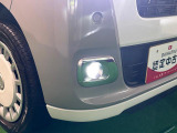メッキベゼル付きLEDフォグランプ LEDの明るい光が霧の発生や悪天候時に視界確保をサポートします!