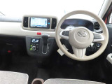 ぜひ展示車の運転席に座ってみてください。