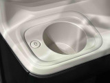助手席側にも(前席/掘り込み式)ホットカップホルダー☆保温付で温活が車内でも実現♪600mlのペットボトルまで対応しておりスイッチ1つで温かい飲み物は保温を、冷たい飲み物は常温にしてくれます