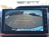 後方確認モニターは、駐車時の安全性を高め、狭い場所での取り回しをサポートします。
