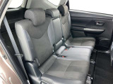 後部座席も当然、綺麗・清潔に仕上げております。内装の綺麗なお車は気持ちが良いですし、コンディションのいい車が多いです。