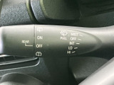 雨天時でもクリアな視界を確保できるワイパーレバー。操作も簡単で、運転に集中できます。悪天候時でも安全運転をサポートします。