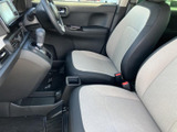 運転席からの視界は広く、運転操作もスムーズに行えます。快適なドライビングをサポートします。