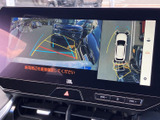 駐車時の安全性を高めるバックモニター。狭い場所でもスムーズに駐車できます。周囲の状況をしっかり確認できます。