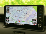 見やすい地図表示で、スムーズなナビゲーションを実現。細部まで鮮明に表示され、運転の安全性を高めます。