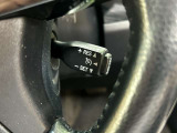 高速道路で便利な【クルーズコントロール】も装着済み。アクセルを離しても一定速度で走行ができる装備です。加速減速もスイッチ操作でOKです。
