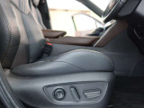 パワーシート搭載。微妙な調整が手軽にでき、ピッタリなポジションで運転することが可能です。