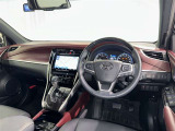 運転席まわりです。 各操作スイッチは使いやすい位置に配置されてます。