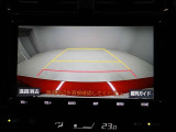 バックモニター装着車は後退時の強い味方です♪車庫入れや縦列駐車の際、後退操作の参考になるガイドラインをナビ画面に表示します。