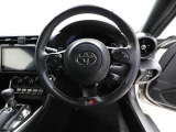 各操作スイッチなどもハンドルから手を放すことなく操作可能で安全運転に支援いたします!