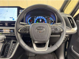 ステアリングスイッチ搭載!手を離さずに手元のスイッチでさまざまな操作が可能。運転中、視線をそらさなくても操作ができて安全です!