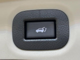 【パワーバックドア】スマートキーや運転席のボタンを押すだけでリアゲートが自動で開閉します!荷物を持っている時や、高い位置にあるバックドアを閉める際に便利な機能です♪