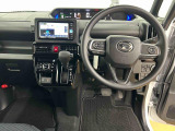 運転のしやすさを最優先に設計された見晴らしの良いインパネ。車両間隔が掴みやすく狭い道でも安心。