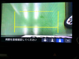 バックカメラの画像です。ガイドラインがスムースな車庫入れをサポートいたします。車庫入れの安心感がアップしますね。