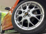 【BBS製16インチアルミホイール】大人気メーカーのホイールを装備♪軽量・高硬度のアルミホイールは、ハンドリング・加速など、走りの質を向上してくれます♪