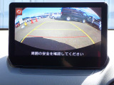 バックカメラ装備しております。駐車時に大変役に立ちますよ。駐車が苦手な方にも便利機能です。