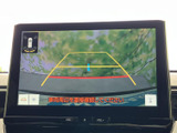 後方視界が広がり、安全な運転をサポート。駐車時や狭い道でも、周囲の状況をしっかり確認できます。