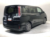 ご納車前にはエンジンオイル・オイルエレメント等を交換して、トヨタディーラーのエンジニアがしっかりと整備をさせていただきます。交換部品などについては、スタッフへお尋ねください。
