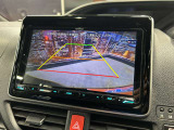【バックカメラ】運転席から画面上で安全確認ができます。駐車が苦手な方にもオススメな便利機能です。